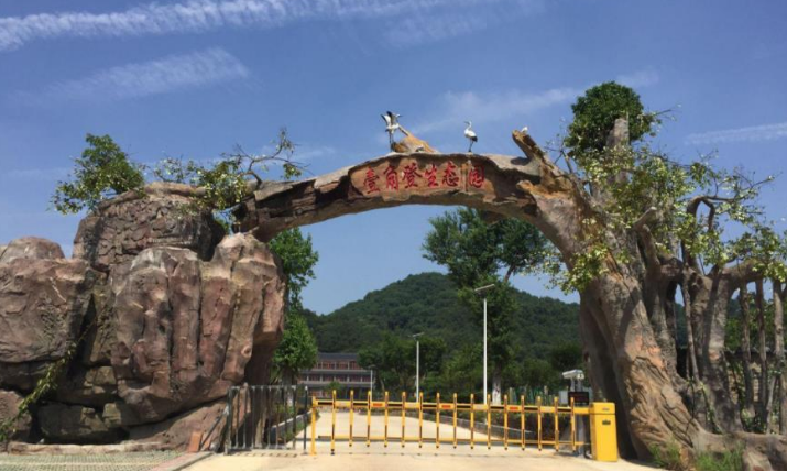 兰州园林景观工程厂家告诉您古树大门或者仿真树时一般都是怎么做的？